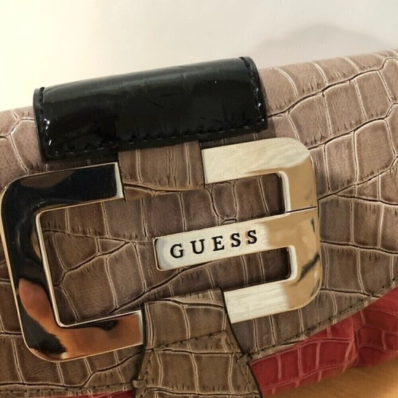 Guess Wristlet color gray‎ and pink patent leather - Picture 9 of 10
